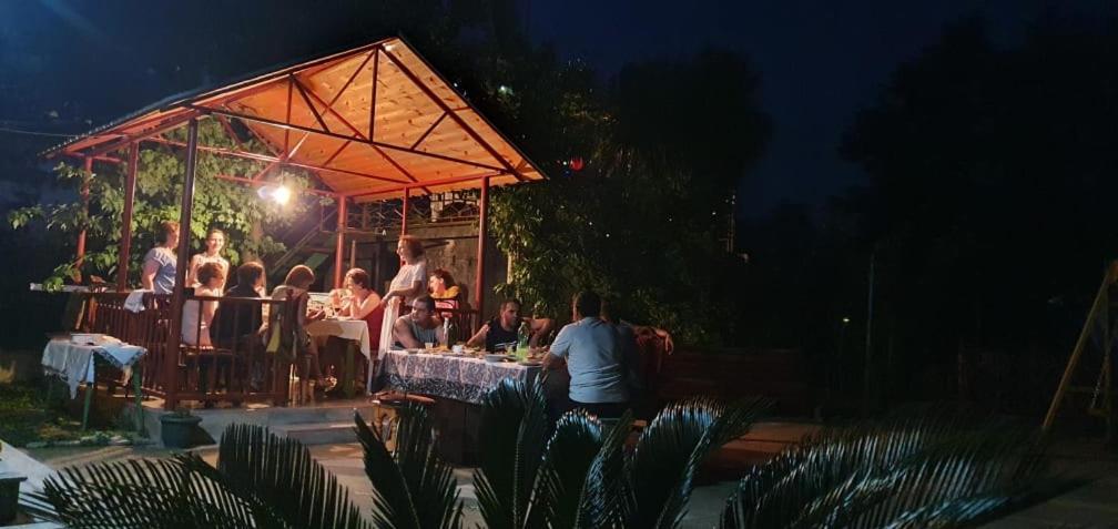 Dato'S Guesthouse Makhinjauri Bagian luar foto