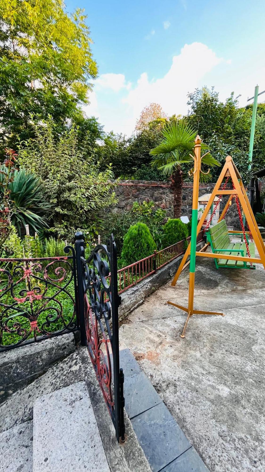 Dato'S Guesthouse Makhinjauri Bagian luar foto
