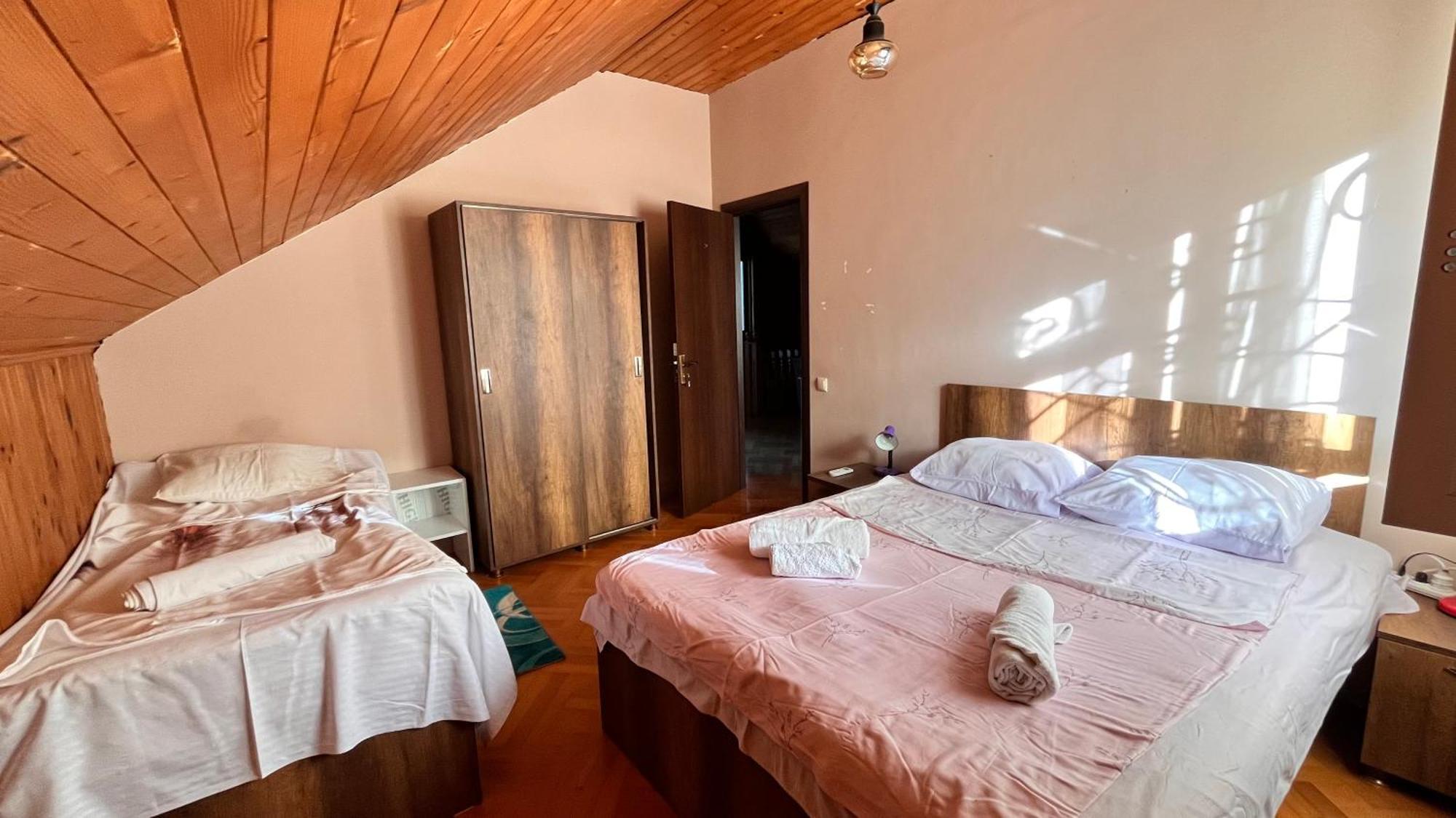 Dato'S Guesthouse Makhinjauri Bagian luar foto